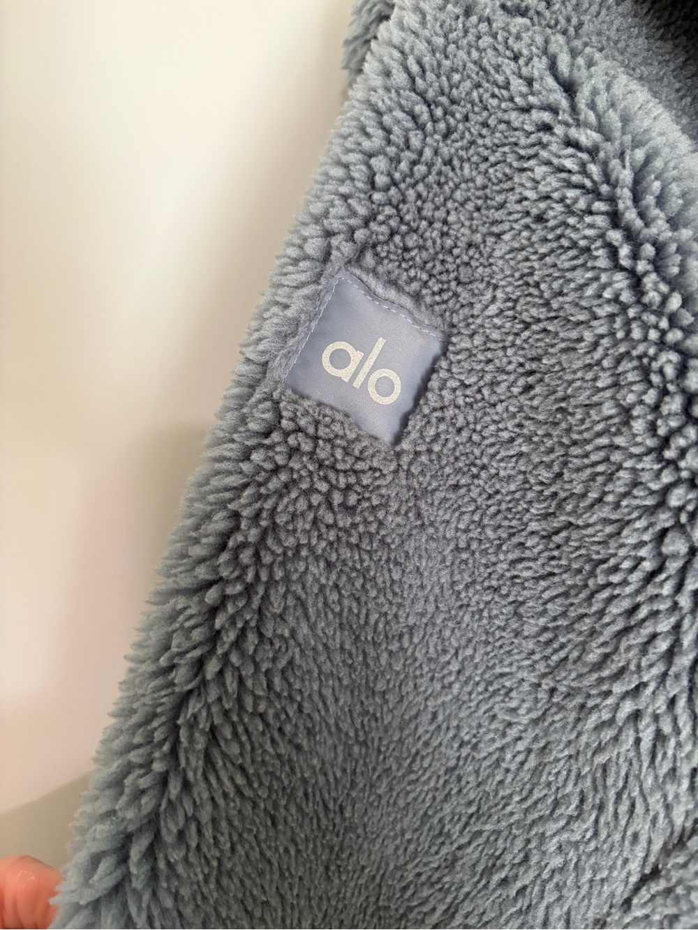 Alo Foxy Sherpa Jacket in Steele Gray Blue XS - Picture 4 of 5